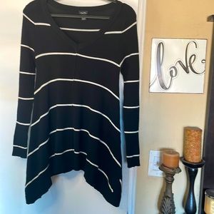 EUC RUE 21 black and white striped sweater